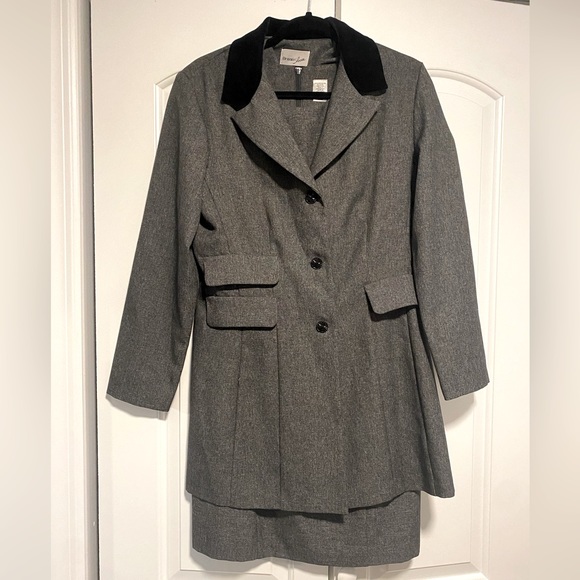 Breakin’ Loose Jackets & Blazers - Breaking’ Loose Women’s Vintage Gray 2 Piece Set with Dress & Jacket Size 13/14